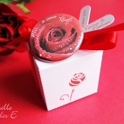 badge magnet 32 rose rouge